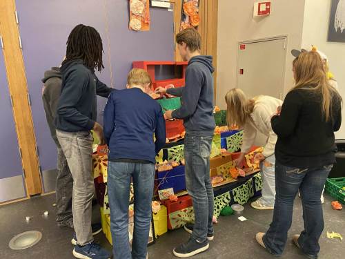 Alle gjenstandende har viktig symbolikk.